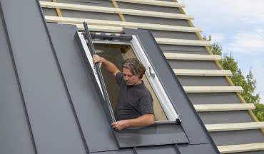 Nowość! Kołnierz Velux EDQ do montażu okien w dachach krytych blachą na rąbek